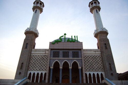 http://majestad.files.wordpress.com/2010/10/masjid-2central-mosque-in-seoul-south-di-korea.jpg