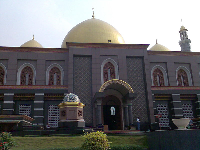 Dian AlMahri mosque – Masjid Kubah Emas, Depok Indonesia  MAJESTAD